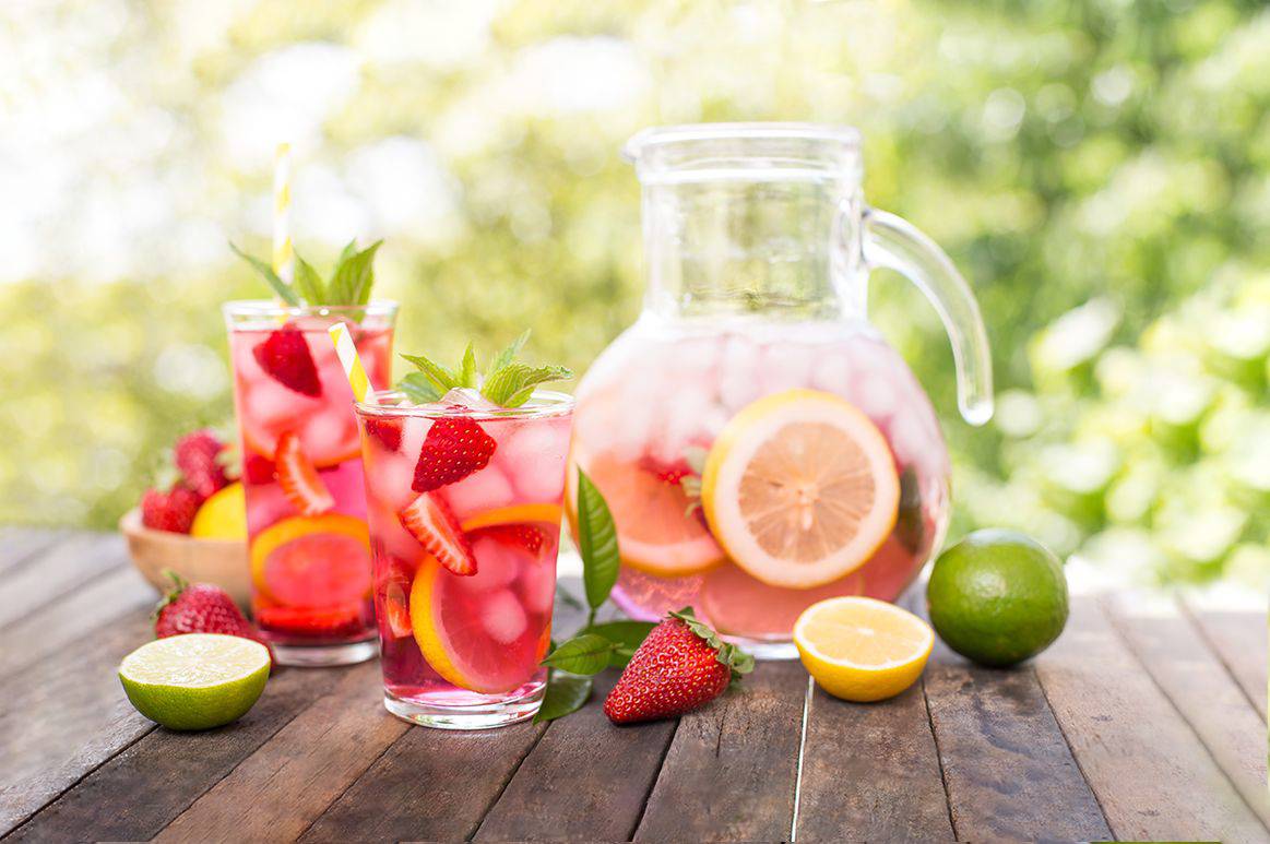 https://www.ohlq.com/globalassets/article-images/behind-the-bar/the-ultimate-guide-to-summer-batch-cocktails/sized-6.0--adobestock_110501676.png?quality=70&upscale=false