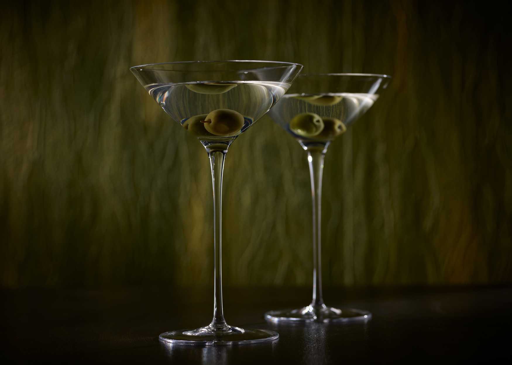 Go Classic with a Gin Martini | OHLQ.com