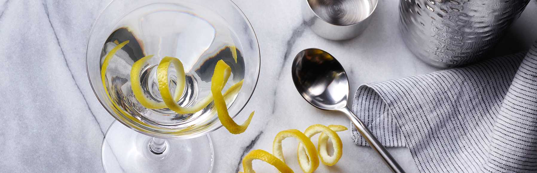 Vesper Cocktail Recipe | OHLQ.com